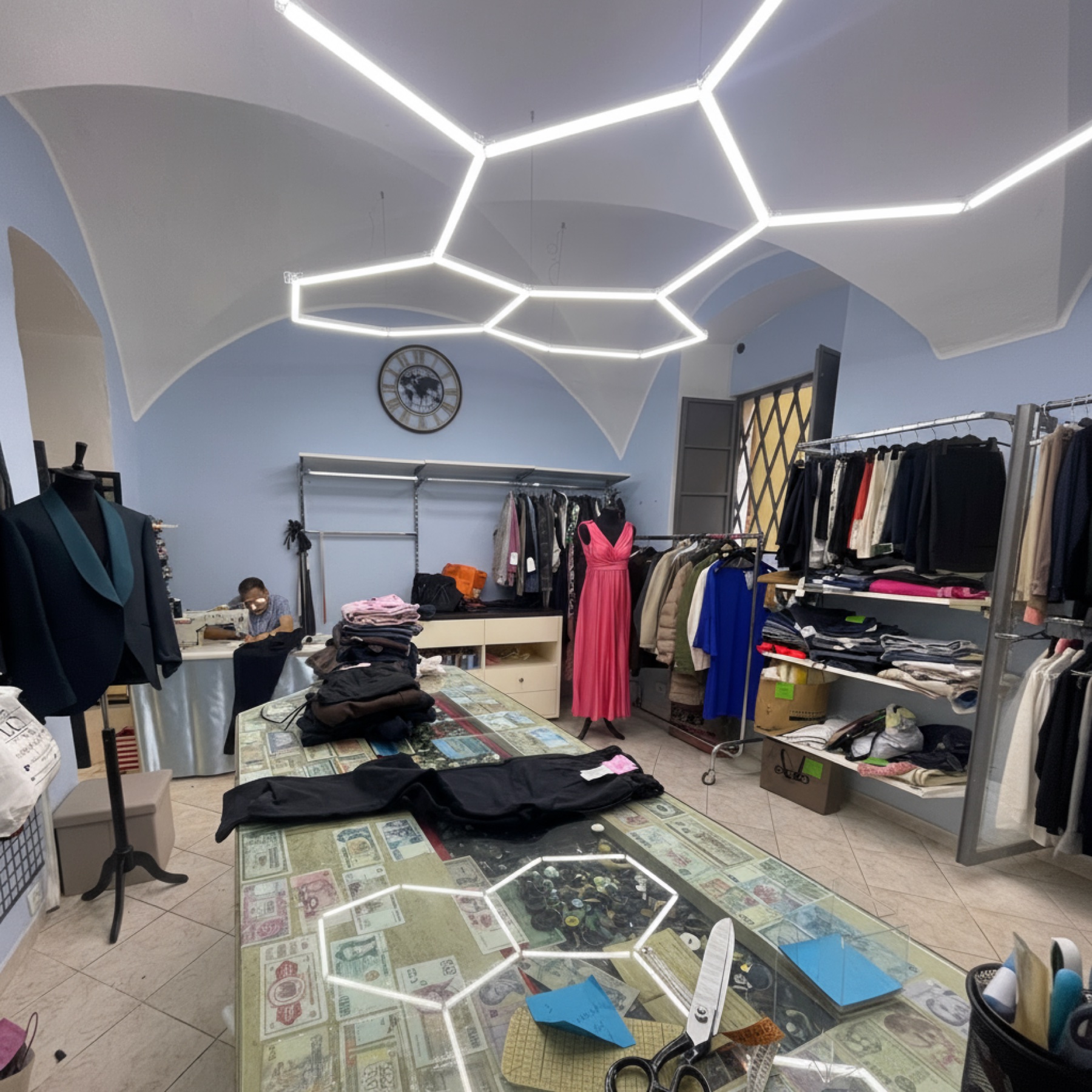 Il laboratorio reale di Sartoria Rapida Genova